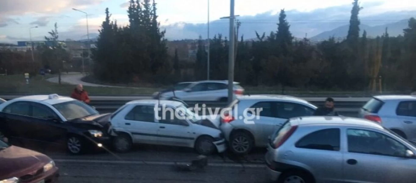 Θεσσαλονίκη: Καραμπόλα έξι οχημάτων στον περιφερειακό